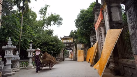 Vẽ về văn hóa truyền thống của làng cổ Cự Đà để người dân thêm hiểu và lưu giữ.