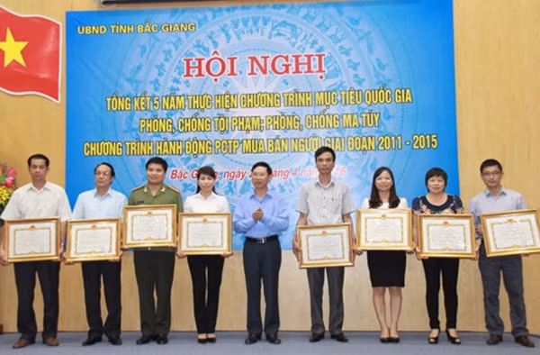 Các tập thể, cá nhân có thành tích xuất sắc được tặng bằng khen của UBND tỉnh Bắc Giang.