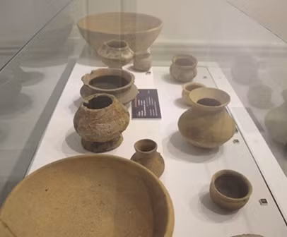 Bà Nguyễn Hồng Hoa Tranh, Giám đốc Bảo tàng Văn hóa Huế cho hay, triển lãm "Cổ vật nghìn năm kể chuyện” sẽ giới thiệu đến công chúng kho tàng cổ vật là những công cụ lao động sản xuất, trang sức, đồ tùy táng văn hóa cổ Sa Huỳnh...
