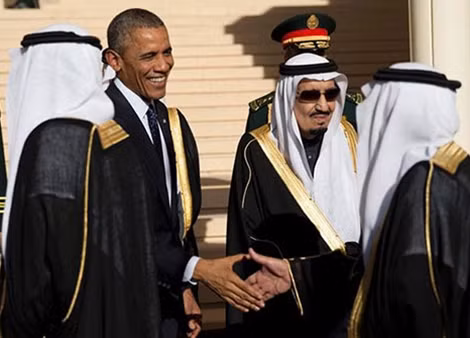 Các quan chức Arab Saudi gượng gạo đón tiếp Tổng thống Barack Obama.