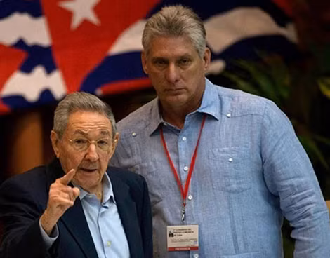Chủ tịch Raul Castro và tân Phó Chủ tịch M. Diaz Canel.