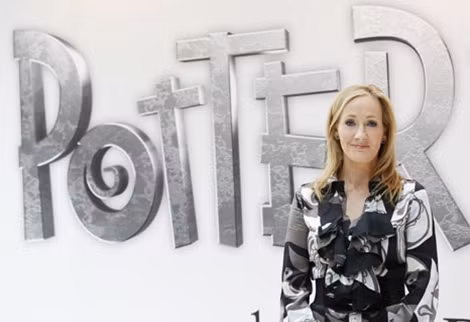 Nhà văn Anh J.K. Rowling, tác giả seri truyện Harry Porter - Ảnh: Guardian.