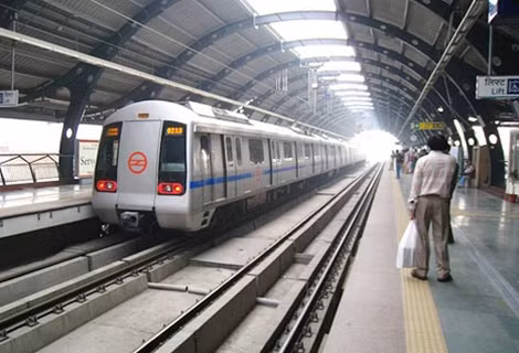 Nhật Bản cam kết tài trợ cho dự án tàu cao tốc đầu tiên nối Mumbai với Ahmedabad, trung tâm thương mại bên bờ biển phía tây bang Gujarat, quê hương của ông Modi.
