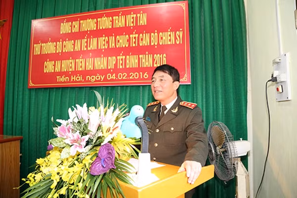 Thứ trưởng Trần Việt Tân phát biểu tại Công an huyện Tiền Hải, Thái Bình.