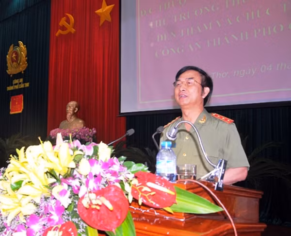 Thượng tướng Đặng Văn Hiếu, Thứ trưởng Thường trực Bộ Công an phát biểu, chỉ đạo tại buổi làm việc.