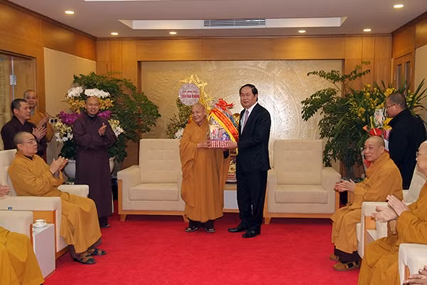 Bộ trưởng Trần Đại Quang, Hòa thượng Thích Thiện Nhơn - Chủ tịch Hội đồng Trị sự Trung ương Giáo hội Phật giáo Việt Nam cùng các đại biểu tại buổi tiếp. Ảnh Việt Hưng.
