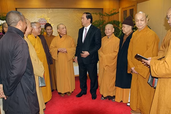 Bộ trưởng Trần Đại Quang trò chuyện với các đại biểu tại buổi tiếp. Ảnh Việt Hưng.