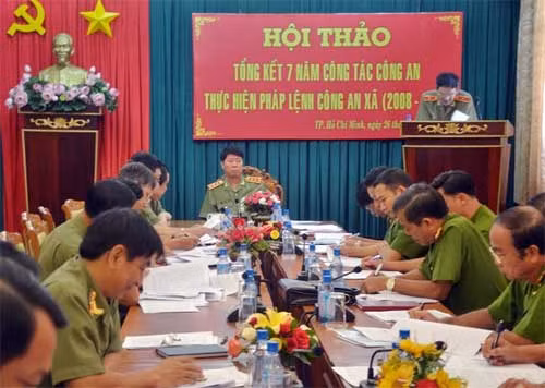 Thượng tướng Bùi Văn Nam chủ trì Hội thảo. Thượng tướng Bùi Văn Nam chủ trì Hội thảo.