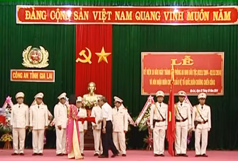 Phòng PA90 Công an tỉnh Gia Lai đón nhận Huân chương Bảo vệ Tổ quốc hạng Ba và Huân chương chiến công hạng Nhất.