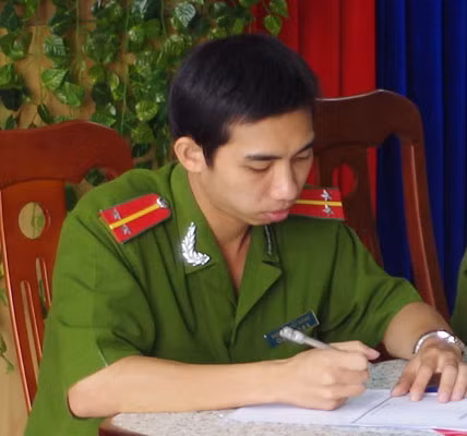 Trung úy Nguyễn Viết Hưng. Trung úy Nguyễn Viết Hưng.