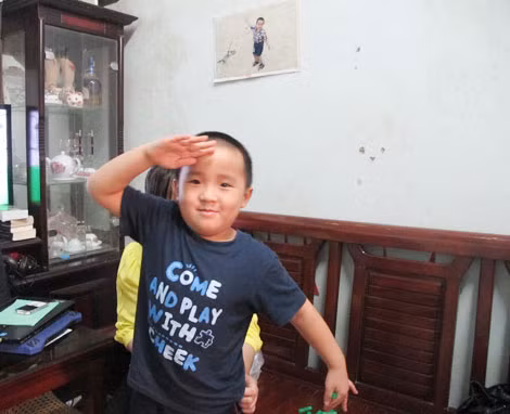 Cậu con trai đầu lòng kháu khỉnh là kết quả của mối tình đẹp giữa Lê Na và Trọng Hùng.