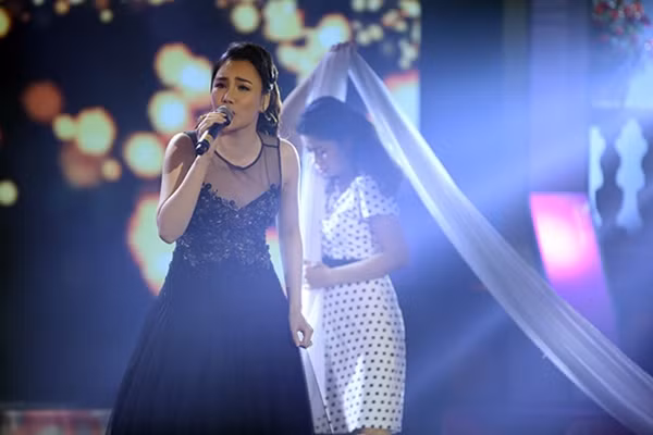 Nữ ca sĩ Hồ Quỳnh Hương.
