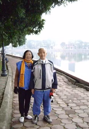 "Bao tháng bao năm, hai ta đi bên nhau".