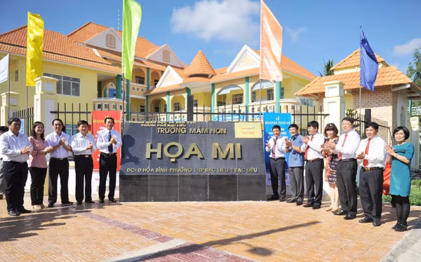 Đoàn đại biểu chúc mừng Trường mẫu giáo Họa Mi - Công trình Chào mừng Đại hội Đảng các cấp do VietinBank đầu tư tài trợ. Đoàn đại biểu chúc mừng Trường mẫu giáo Họa Mi - Công trình Chào mừng Đại hội Đảng các cấp do VietinBank đầu tư tài trợ.