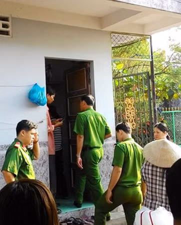 Hiện trường nhà trọ nơi chị Lý Thị Huệ chết trong tư thế treo cổ.