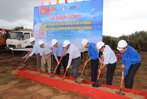 Khởi công xây dựng cột cờ Tổ quốc trên đảo Phú Quý.
