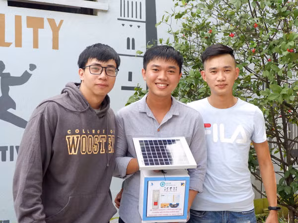Nhóm sinh viên sáng chế hệ thống giám sát, cảnh báo mức độ ô nhiễm không khí trong khu công nghiệp và khu đô thị.
