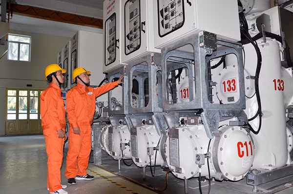 Hoàn toàn có thể sờ tay vào thiết bị đang vận hành. Hoàn toàn có thể sờ tay vào thiết bị đang vận hành.