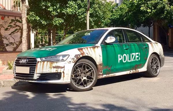 … hay Audi A6.