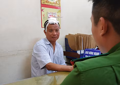 Cơ quan Công an lấy lời khai đối tượng Nguyễn Xuân Tiến.