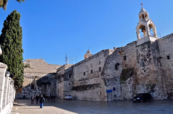 Nằm ở thành phố Bethlehem thuộc vùng lãnh thổ của Nhà nước Palestine, nhà thờ Giáng Sinh được coi là thánh địa thiêng liêng bậc nhất của các tín đồ Thiên Chúa giáo trên toàn thế giới.