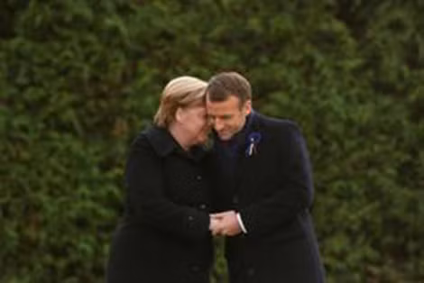 Thủ tướng Đức Angela Merkel và Tổng thống Pháp Emmanuel Macron ở Compiegne (Pháp).