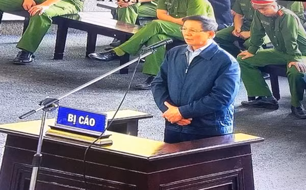 Ông Phan Văn Vĩnh tự bào chữa cho mình.