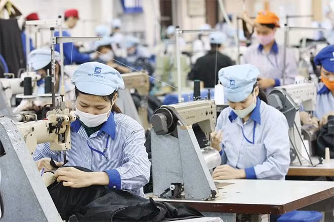 Cần nhiều giải pháp để hạn chế tình trạng giấy phép con, tạo điều kiện doanh nghiệp phát triển.