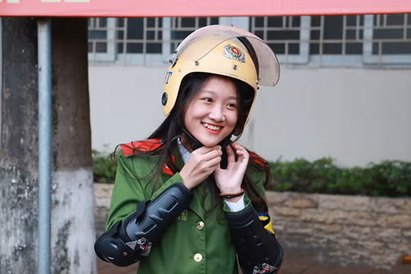 Mặc đồ bảo hộ là điều bắt buộc đối với các thành viên Câu lạc bộ khi tham gia tập luyện.