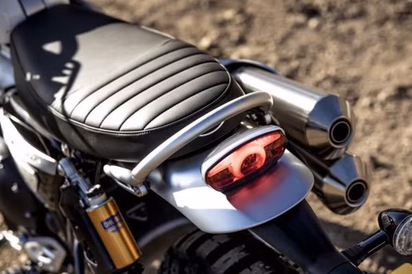 Cả hai mẫu Scrambler mới được Triumph tiết lộ đều sẽ làm hài lòng các fan trên toàn thế giới. Chiếc 1200 XC sẽ là một chiếc xe sử dụng cặp phuộc nhỏ hơn phục vụ cho việc đi cả đường trường và off-road nhẹ…. Cả hai mẫu Scrambler mới được Triumph tiết lộ đều sẽ làm hài lòng các fan trên toàn thế giới. Chiếc 1200 XC sẽ là một chiếc xe sử dụng cặp phuộc nhỏ hơn phục vụ cho việc đi cả đường trường và off-road nhẹ….