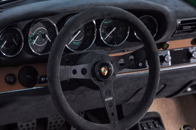 DP Motorsports định giá chiếc xe Porsche 911 phiên bản 964 lên tới 230.000 USD.