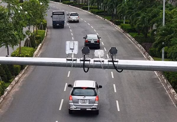Việc phạt nguội và thu phí đường bộ qua tài khoản vẫn còn nhiều vướng mắc . Ảnh: CTV. Việc phạt nguội và thu phí đường bộ qua tài khoản vẫn còn nhiều vướng mắc . Ảnh: CTV.