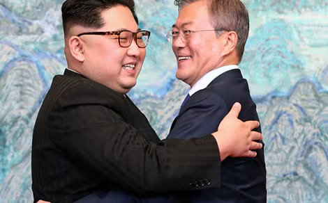 Nhà lãnh đạo Triều Tiên Kim Jong-un và Tổng thống Hàn Quốc Moon Jae-in.