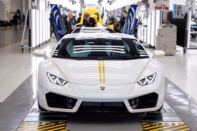 Một số hình ảnh khác về chiếc siêu xe Lamborghini Huracan LP580-2 của Đức Giáo hoàng Francis.
