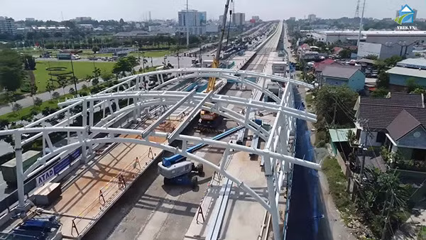 Dự án đường sắt đô thị TP. Hồ Chí Minh, tuyến số 1 Bến Thành – Suối Tiên dự kiến hoàn thành trong năm 2020 đang trong tình trạng chậm tiến độ.