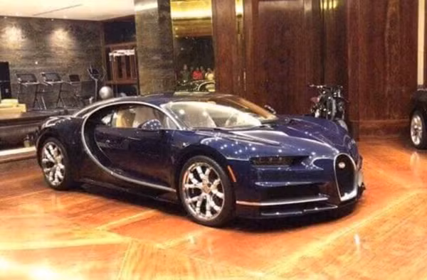 Chiếc Bugatti Chironmàu xanh dương đã "hạ cánh" xuống Campuchia.