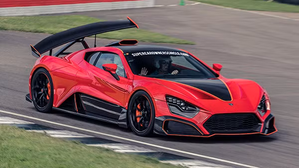 Zenvo TSR-S: Siêu xe của Đan Mạch được giới thiệu tại Triển lãm ô tô quốc tế Geneva 2018 với thân xe làm tự sợi carbon và 1 loại vật liệu composite đặc biệt, giúp tổng trọng lượng xe chỉ 1.495 kg. Xe được trang bị động cơ V8 công suất lên tới 1.194 mã lực với khả năng tăng tốc từ 0 - 100 km/h chỉ trong 2,8 giây.