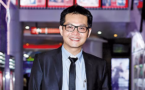Nghệ sĩ nhân dân Trung Hiếu.