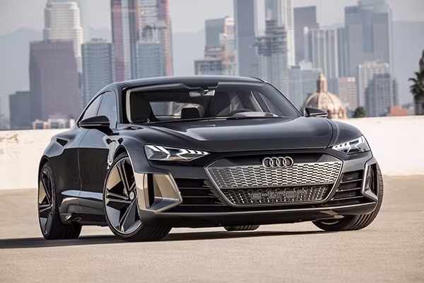 Audi cũng đã công bố đầu tư 15,8 tỉ USD vào các lĩnh vực xe điện và xe tự lái. Audi cũng đã công bố đầu tư 15,8 tỉ USD vào các lĩnh vực xe điện và xe tự lái.
