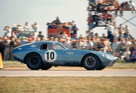 Chiếc xe Daytona nguyên bản trong cuộc đua FIA GT đầu tiên năm 1964 tại Sebring, Mỹ.