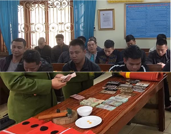 Các đối tượng đánh bạc tại cơ quan Công an và tang vật thu giữ.