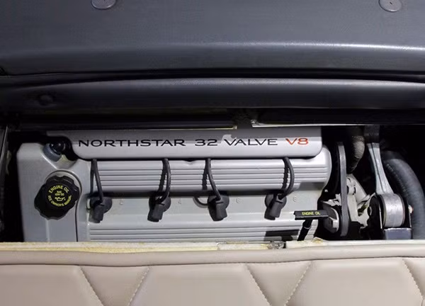 Chiếc xe được trang bị động cơ Cadillac Northstar V8.