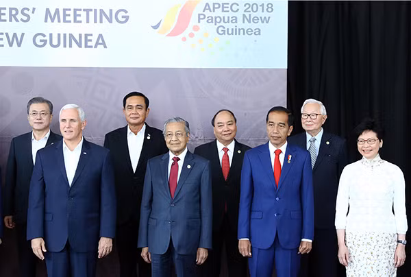 Thủ tướng Nguyễn Xuân Phúc và các nhà lãnh đạo kinh tế APEC. Ảnh: TTXVN.
