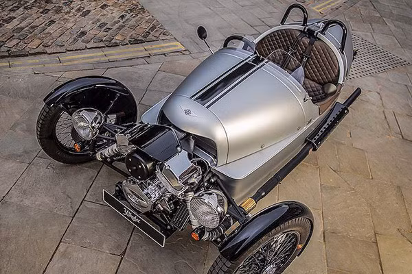 Với phiên bản xe Morgan 3 Wheeler kỉ niệm 110 năm, khách hàng sẽ phải chi tới hơn 51.000 USD tại Anh - đắt hơn nhiều so với bản bình thường.
