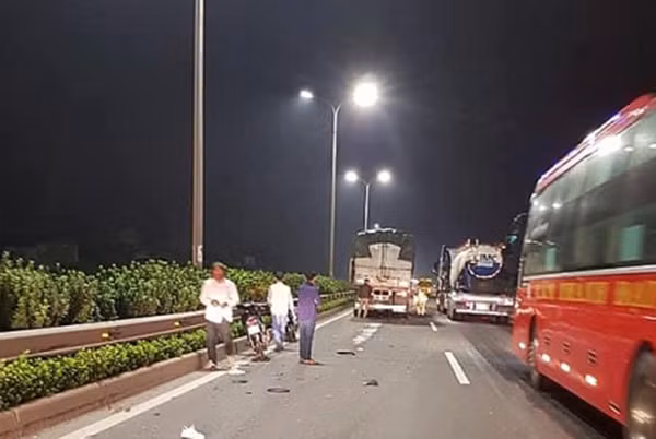 Hiện trường vụ tai nạn trên cao tốc Pháp Vân - Cầu Giẽ.