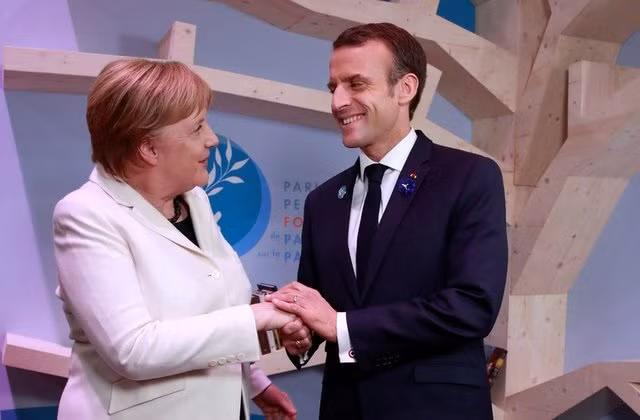 Thủ tướng Đức Angela Merkel (trái) và Tổng thống Pháp Emmanuel Macron tại Diễn đàn Hòa bình Paris. Ảnh: US News & World Report. Thủ tướng Đức Angela Merkel (trái) và Tổng thống Pháp Emmanuel Macron tại Diễn đàn Hòa bình Paris. Ảnh: US News & World Report.