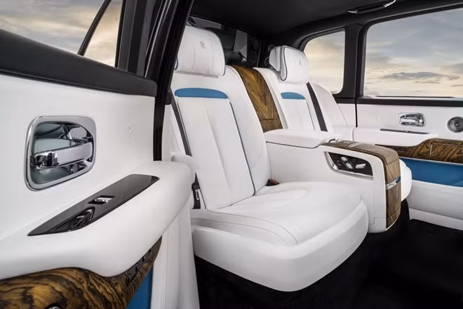 Sự sang trọng là thương hiệu của Rolls-Royce.