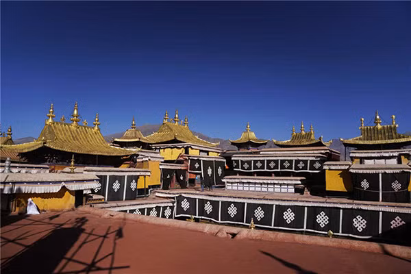 Ở độ cao 3.800m so với mực nước biển, Potala là cung điện nằm ở nơi cao nhất thế giới.