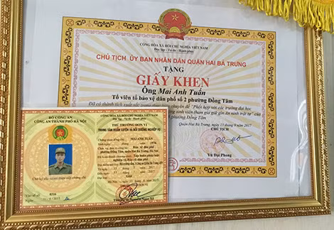 Giấy khen của Ủy Ban Nhân dân Quận Hai Bà Trưng tặng anh Mai Anh Tuấn.