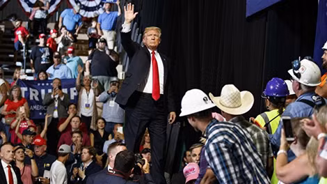 Tổng thống Donald Trump dự kiến sẽ phải đối mặt với nhiều thách thức sau cuộc bỏ phiếu giữa nhiệm kỳ Quốc hội Mỹ. Tổng thống Donald Trump dự kiến sẽ phải đối mặt với nhiều thách thức sau cuộc bỏ phiếu giữa nhiệm kỳ Quốc hội Mỹ.